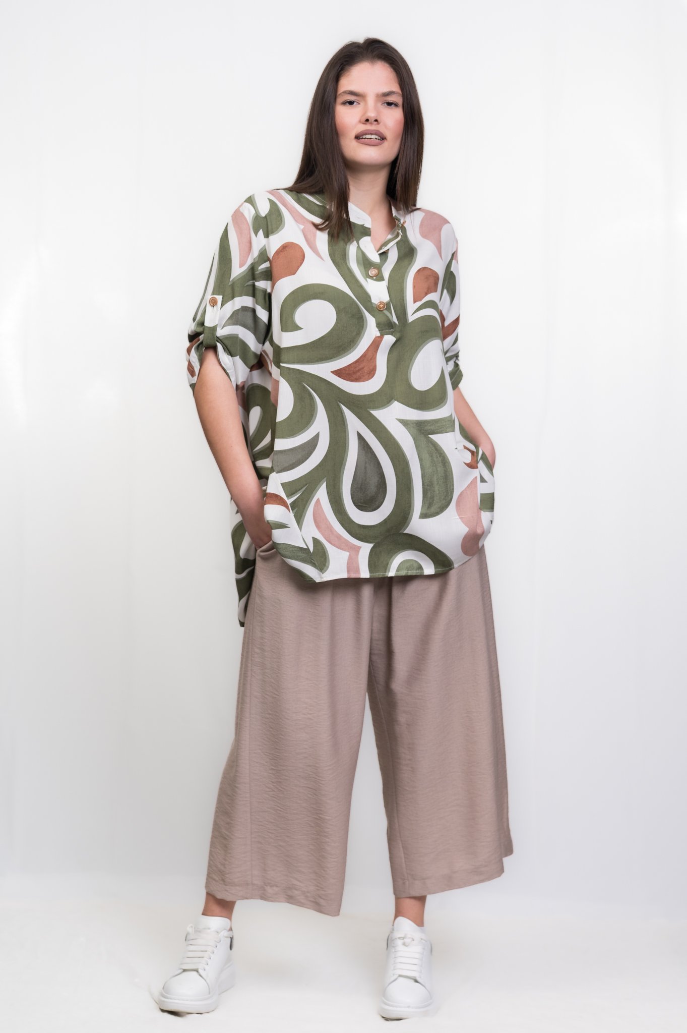 ΜΠΛΟΥΖΑ ΕΜΠΡΙΜΕ ΜΕ ΤΡΙΑ ΚΟΥΜΠΙΑ ΚΑΙ ΜΑΟ ΓΙΑΚΑ