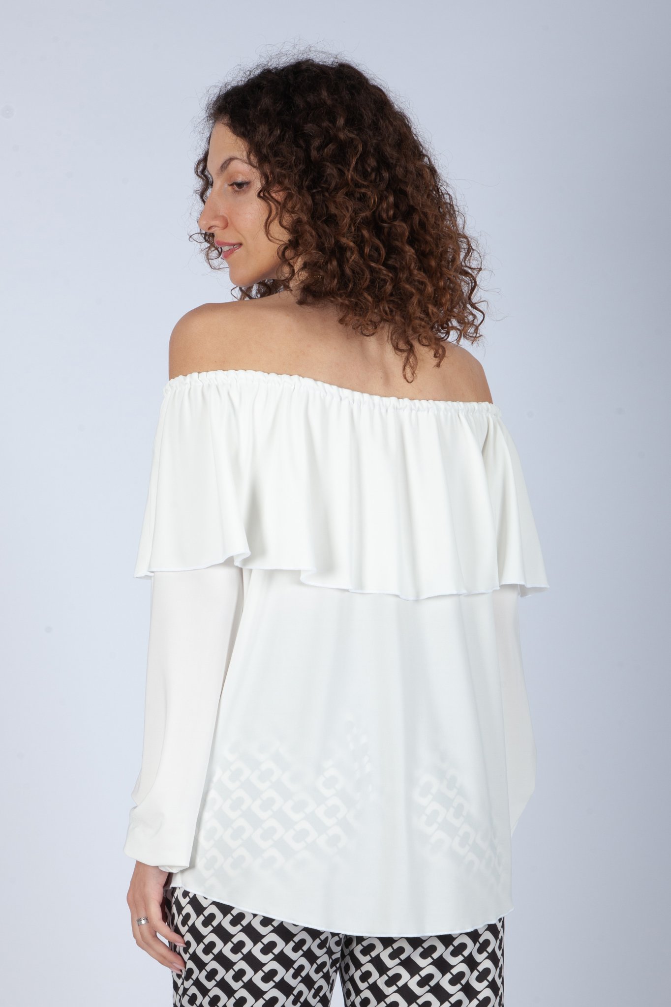 Blouse Carmen in white color