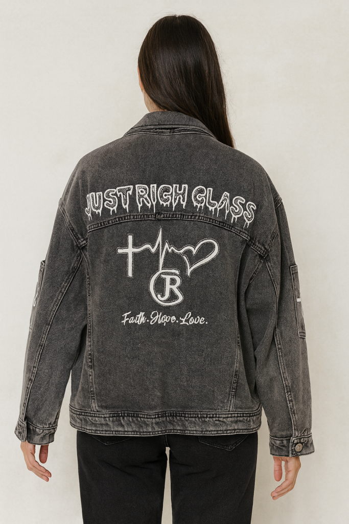 Μπουφάν τζιν μαυρο με στάμπες μαυρο