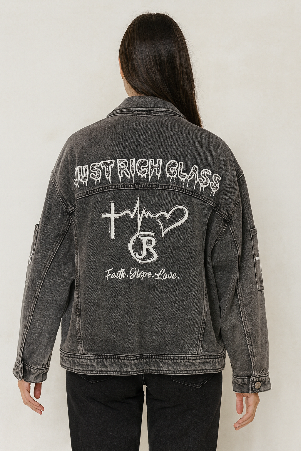 Μπουφάν τζιν μαυρο με στάμπες μαυρο