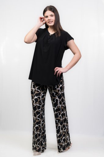 ΜΠΛΟΥΖΑ ΜΕ ΣΟΥΡΙΤΣΕΣ ΣΤΟ ΛΑΙΜΟ