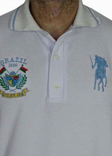 Μπλουζάκι POLO Luciano Faketti Piquet Κοντό μανίκι βαμβάκι 100% ΣΧΕΔΙΑΣΤΙΚΟ με δυο κεντήματα Aπο ανεξίτηλες κλωστές ΕΛΛΗΝΙΚΗΣ ΡΑΦΗΣ  σε χρώμα λευκό