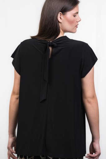 ΜΠΛΟΥΖΑ ΜΕ ΣΟΥΡΙΤΣΕΣ ΣΤΟ ΛΑΙΜΟ