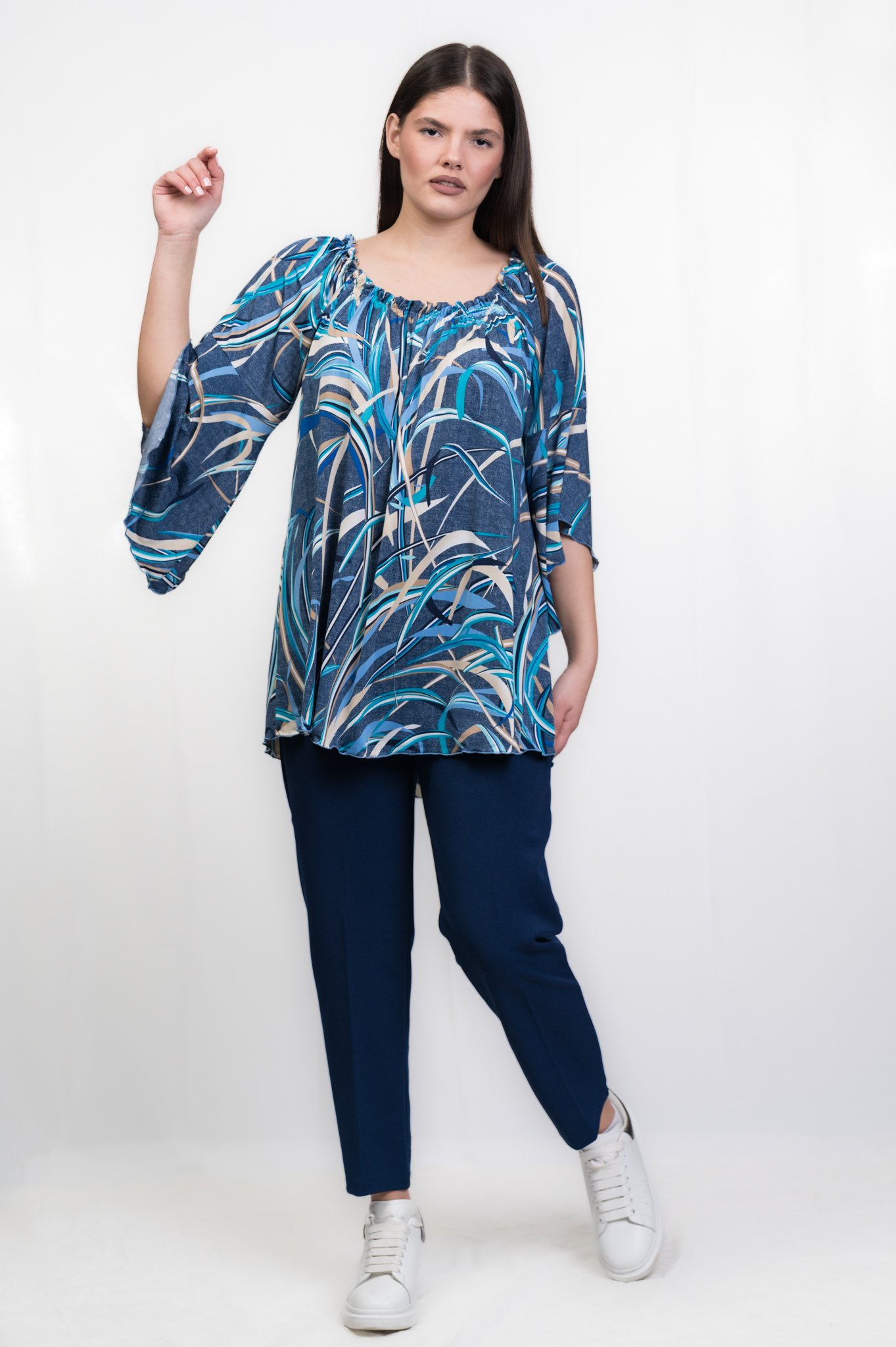 ΜΠΛΟΥΖΑ ΕΜΠΡΙΜΕ ΜΕ ΛΑΣΤΙΧΑΚΙ ΣΤΟ ΛΑΙΜΟ