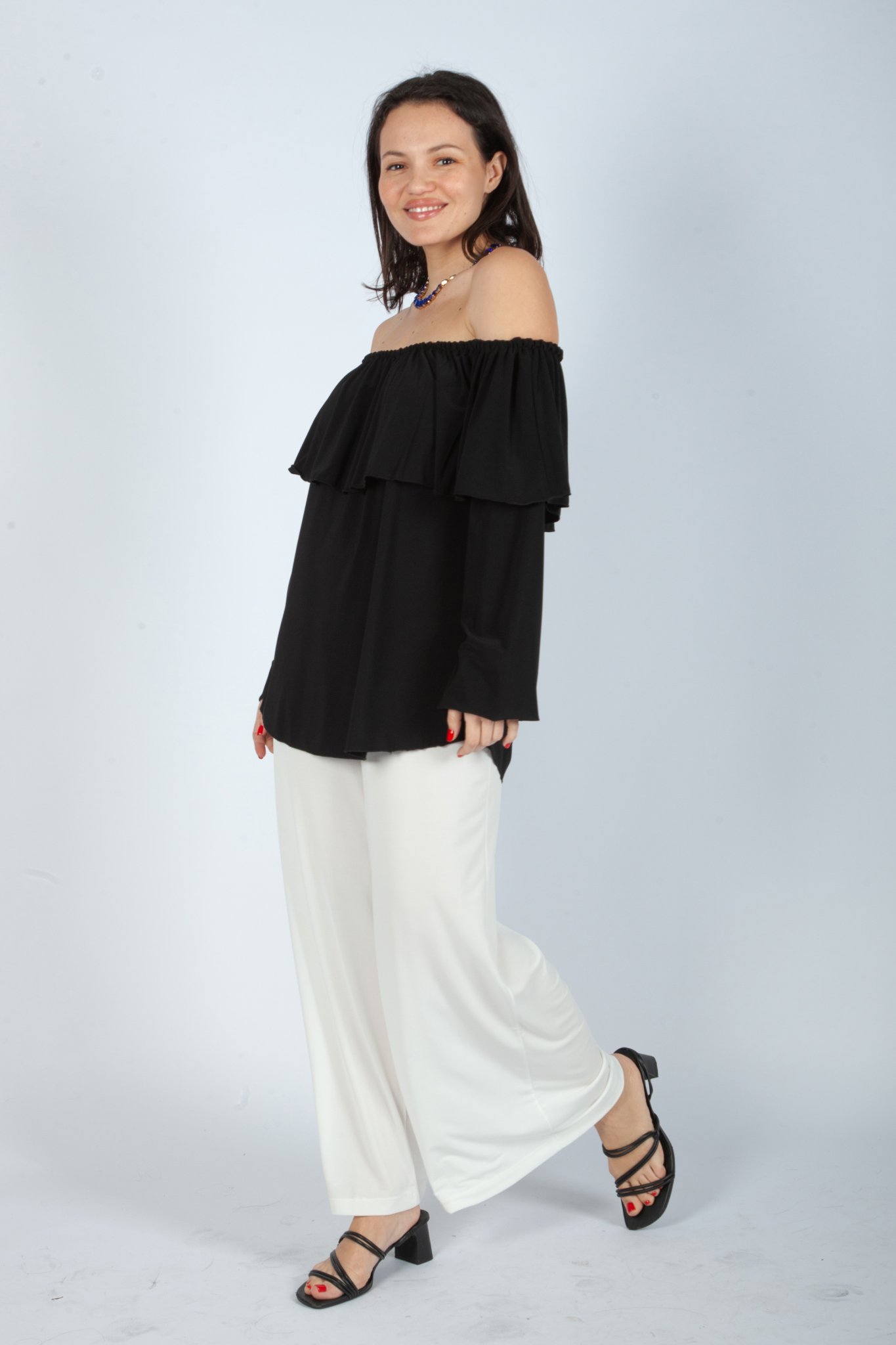 Blouse carmen in black color