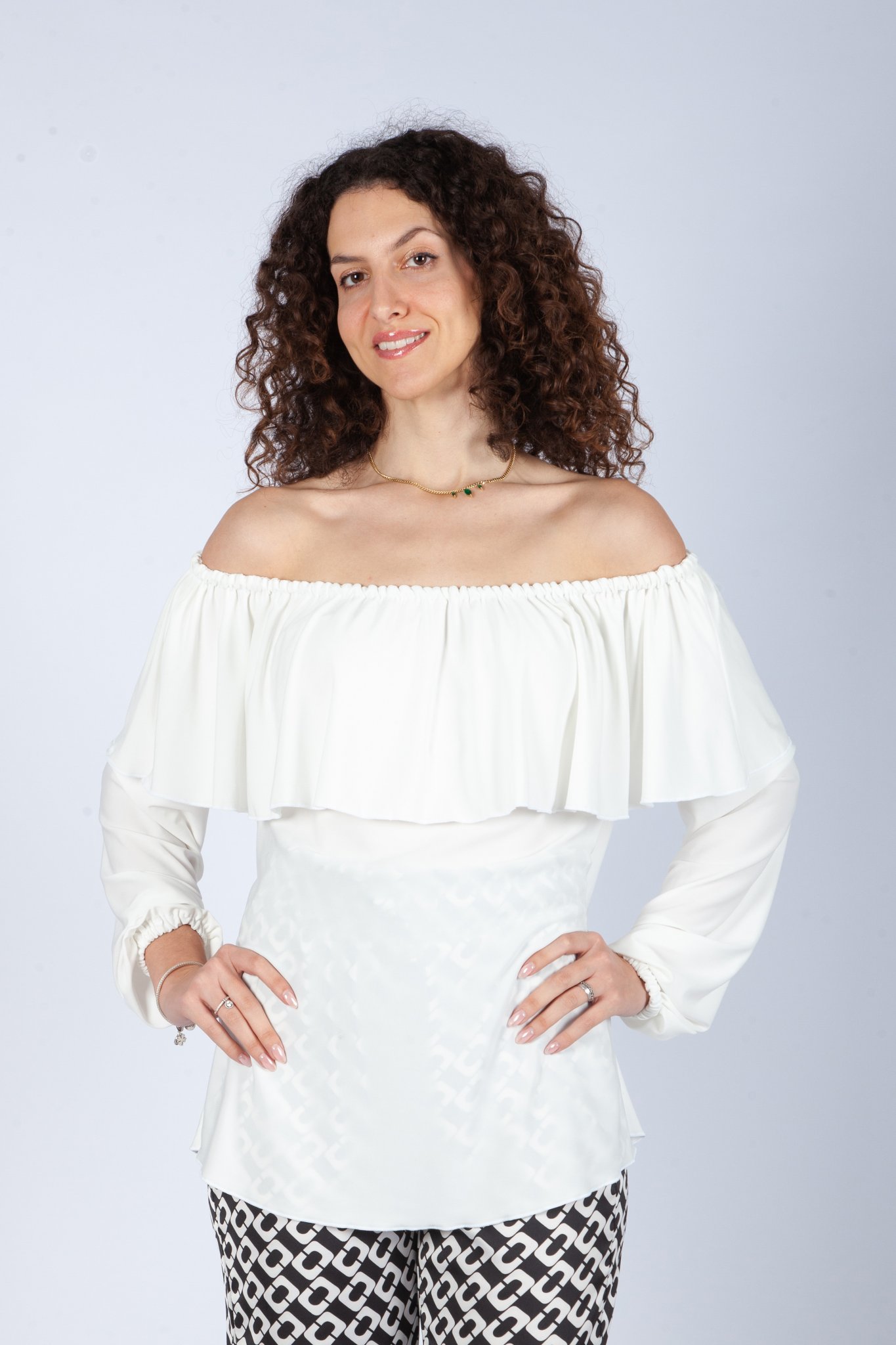 Blouse Carmen in white color