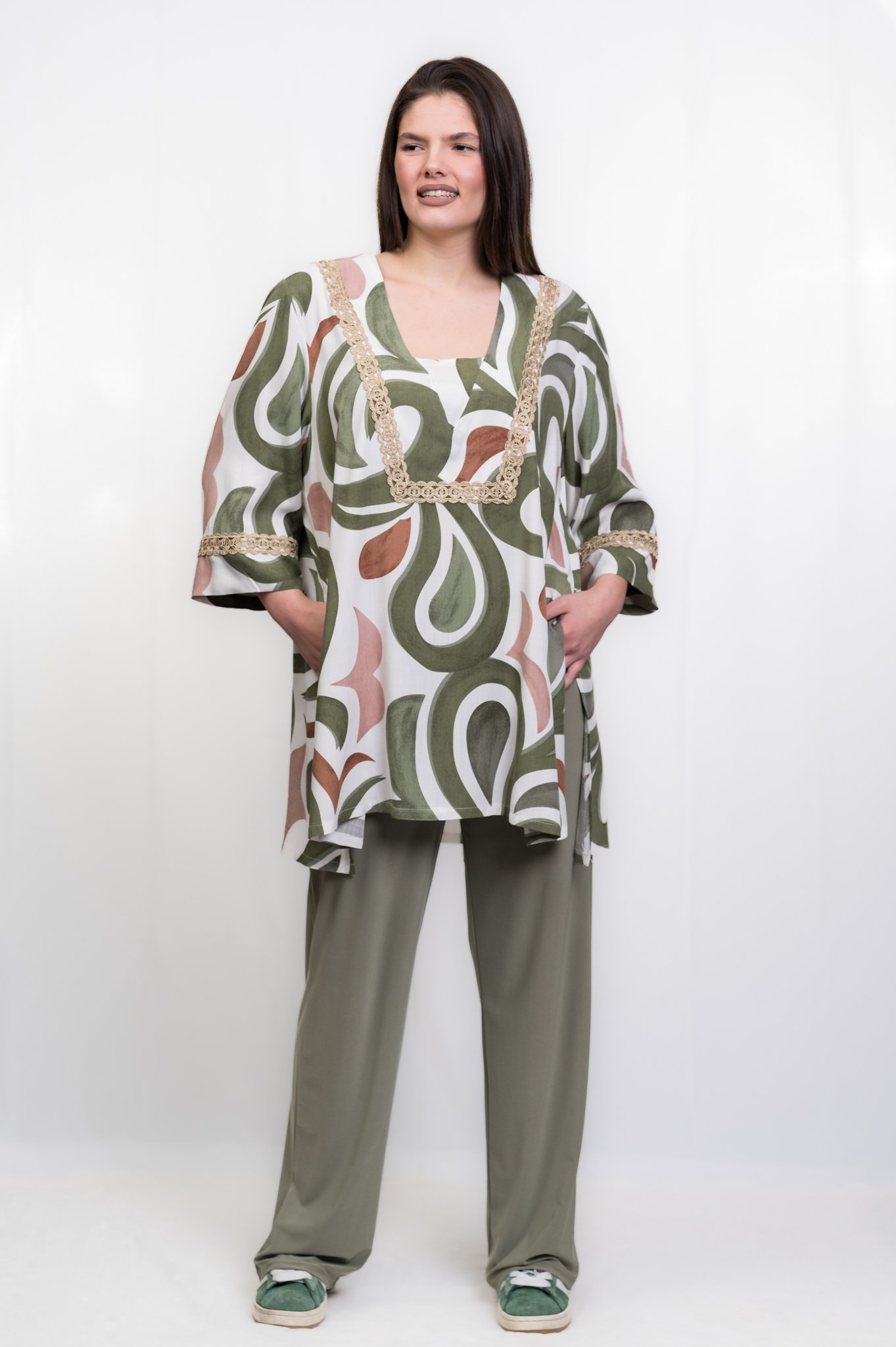 ΜΠΛΟΥΖΑ ΕΜΠΡΙΜΕ ΜΕ ΧΡΥΣΗ ΔΑΝΔΕΛΑ